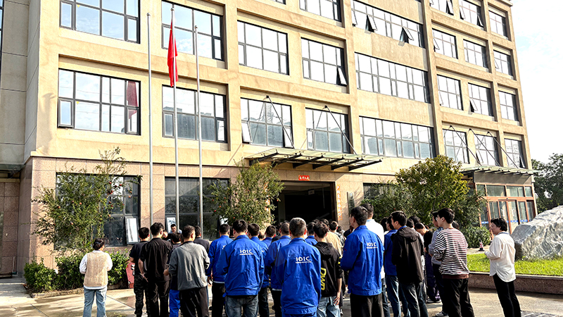 紅旗飄揚迎國慶，凝心聚力譜新篇 | 華東工控隆重舉行慶祝新中國成立76周年升旗儀式