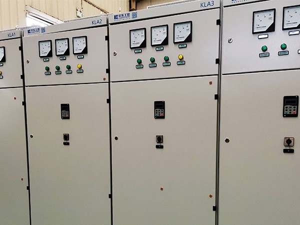 華東工控PLC變頻控制柜為什么深受客戶(hù)歡迎？